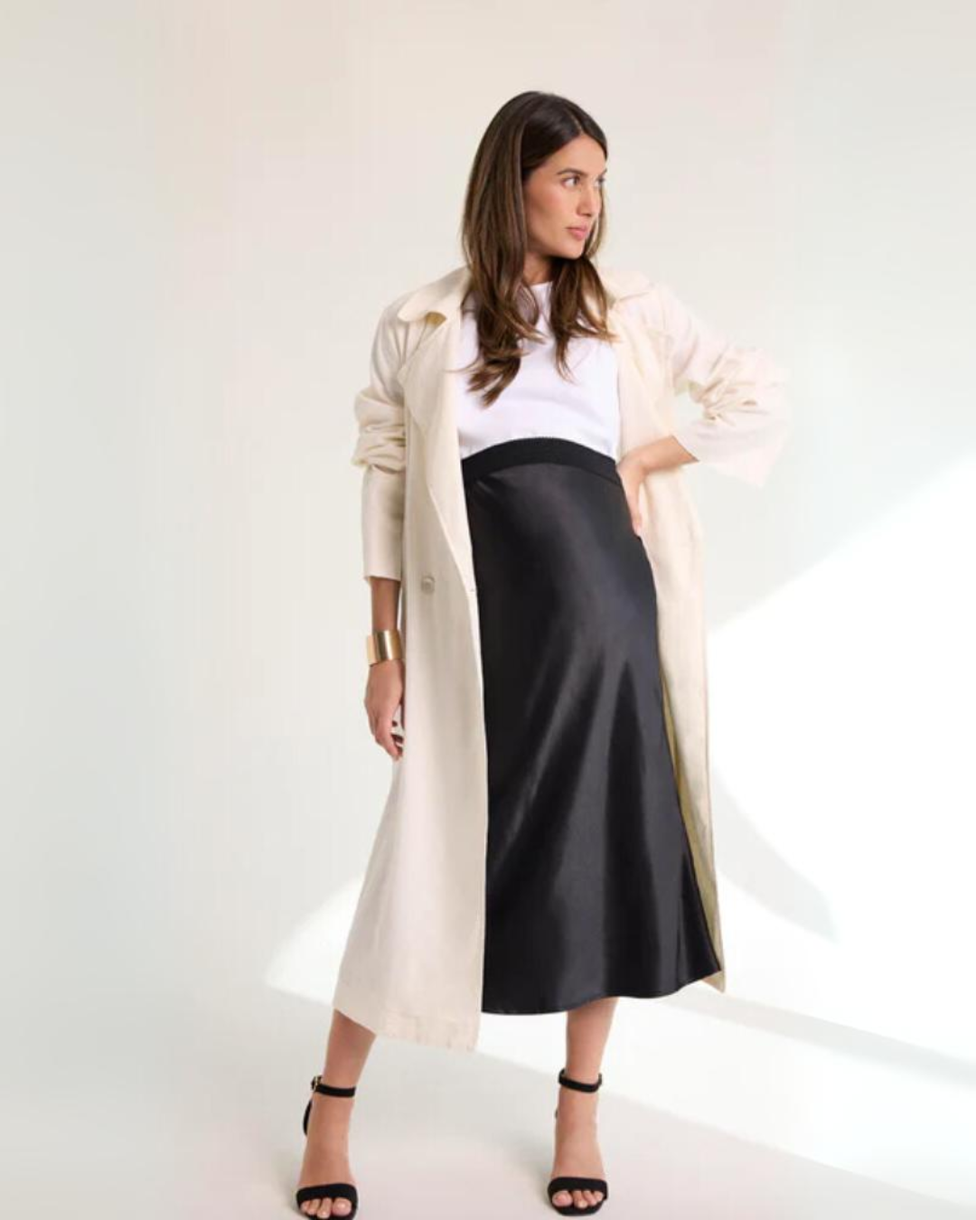 Pregnant woman wearing Stylish maternity clothes for the office in premium quality from luxury pregnancy designer brands UK Ireland USA GCC