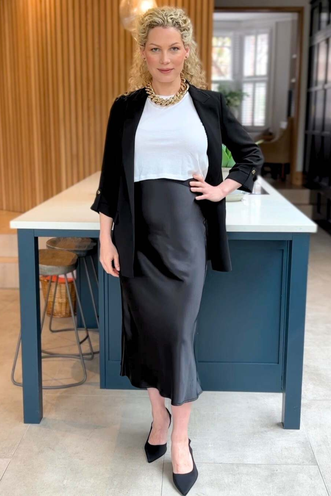 The best Minimalist maternity fashion style brand in UK Ireland USA GCC doing smart style suitable for office and occasion wear