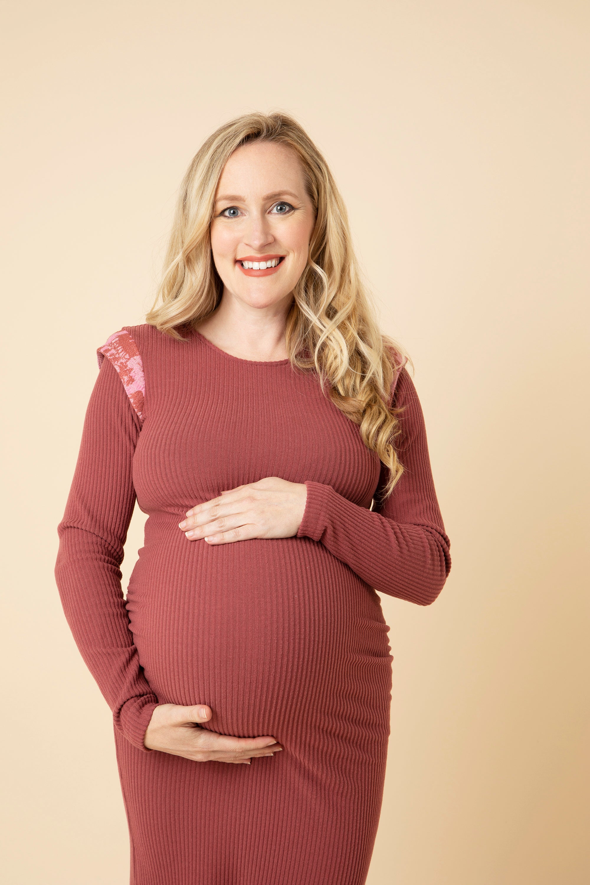 This maternity dress is a must-have for every stylish maternity wardrobe. Made in skin-soft fabric that hugs your growing curves in the right places. Discreet ruching gives the ‘perfect fit’ bump silhouette. Great occasion wear maternity dress and a perfect modern maternity office wear dress. Takes you from day to evening