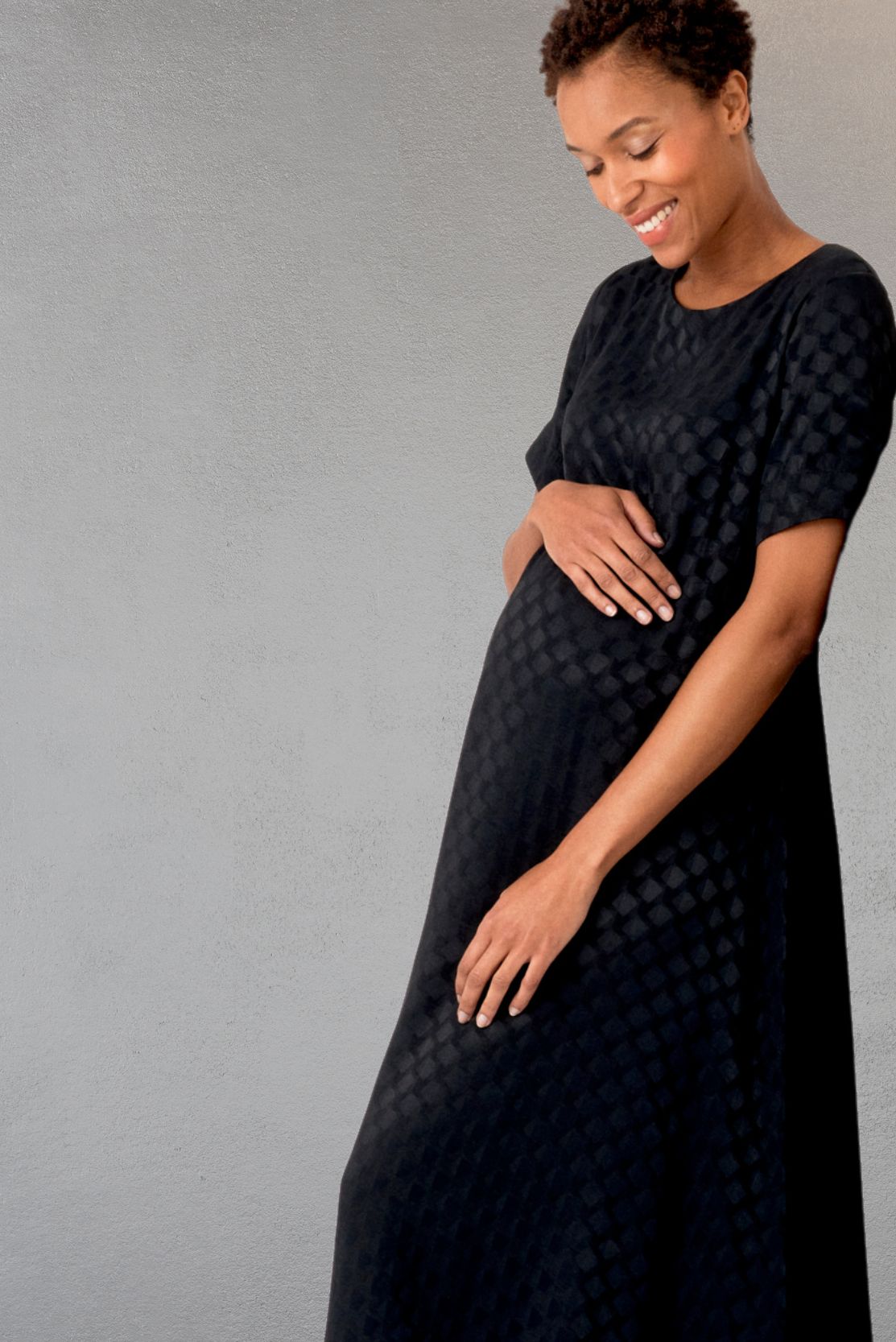 Luxe-quality dress for pregnancy, suitable for lawyers and female leaders who need to dress in a suitable professional style
